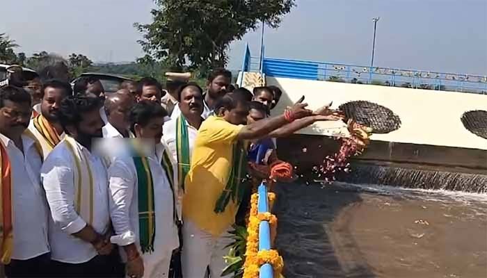 కృష్ణా డెల్టాకు గోదావరి జలాలు: పట్టిసీమ లిఫ్ట్ మోటార్లను ఆన్ చేసిన మంత్రి నిమ్మల