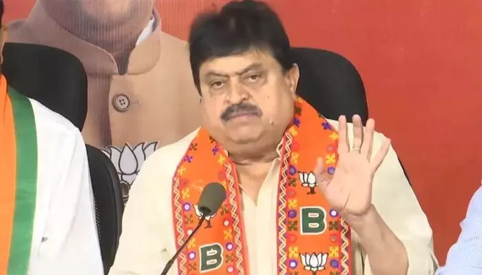 ధరణి, భూభారతి అక్రమాల డైవర్షన్ కే కాళేశ్వరం డ్రామా: రామచందర్ రావు ధరణి, భూభారతి అక్రమాల డైవర్షన్ కే కాళేశ్వరం డ్రామా: రామచందర్ రావు