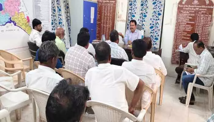 ఎవరెన్ని తప్పులు చేసినా AI పట్టేస్తుంది: అడిషనల్ కలెక్టర్ ఎవరెన్ని తప్పులు చేసినా AI పట్టేస్తుంది: అడిషనల్ కలెక్టర్
