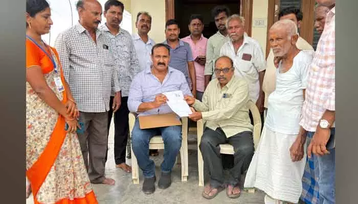 ఎస్ఐఆర్లో ప్రతి అర్హత కలిగిన ఓటరు భాగస్వామి కావాలి : మాజీ ఎమ్మెల్యే ఎస్ఐఆర్లో ప్రతి అర్హత కలిగిన ఓటరు భాగస్వామి కావాలి : మాజీ ఎమ్మెల్యే