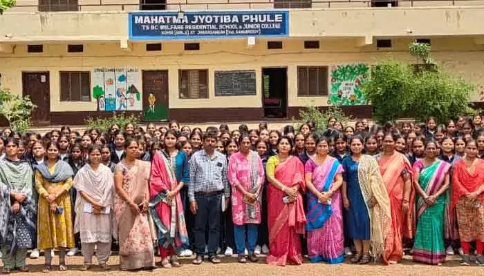 బేటీ బచావో.. బేటీ పడావోపై మహిళా శిశు సంక్షేమ అధికారి అవగాహన బేటీ బచావో.. బేటీ పడావోపై మహిళా శిశు సంక్షేమ అధికారి అవగాహన