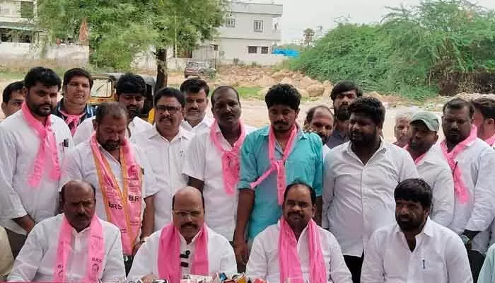 మునగనూరులో 200 కోట్ల ప్రభుత్వ భూమిపై కబ్జాకు కుట్ర: మాజీ ఎమ్మెల్యే మంచిరెడ్డి మునగనూరులో 200 కోట్ల ప్రభుత్వ భూమిపై కబ్జాకు కుట్ర: మాజీ ఎమ్మెల్యే మంచిరెడ్డి