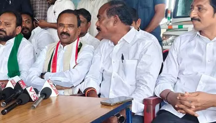 దిశ ఎఫెక్ట్.. నీటిపారుదల శాఖ అధికారుల తీరుపై సుడా చైర్మన్ అసహనం దిశ ఎఫెక్ట్.. నీటిపారుదల శాఖ అధికారుల తీరుపై సుడా చైర్మన్ అసహనం