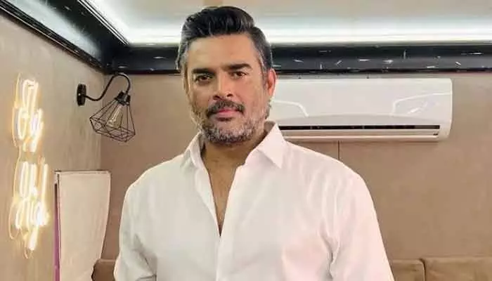 అందమైన అమ్మాయిలు నన్ను ఆకర్షించినా.. నా భార్యను మోసం చేయను: మాధవన్ అందమైన అమ్మాయిలు నన్ను ఆకర్షించినా.. నా భార్యను మోసం చేయను: మాధవన్
