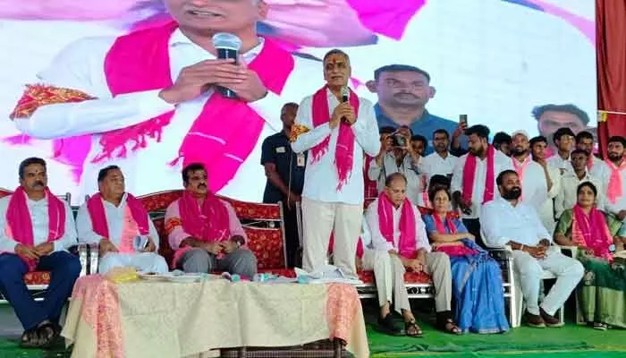 బీఆర్ఎస్ పాలనలో స్కీమ్లు.. కాంగ్రెస్ పాలనలో స్కామ్లు: హరీష్ రావు బీఆర్ఎస్ పాలనలో స్కీమ్లు.. కాంగ్రెస్ పాలనలో స్కామ్లు: హరీష్ రావు