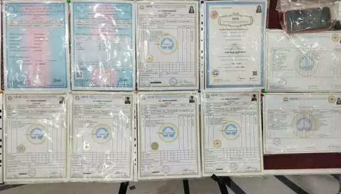 విదేశీ ఉద్యోగాల ఆశ చూపించి నకిలీ సర్టిఫికెట్ల దందా.. విదేశీ ఉద్యోగాల ఆశ చూపించి నకిలీ సర్టిఫికెట్ల దందా..