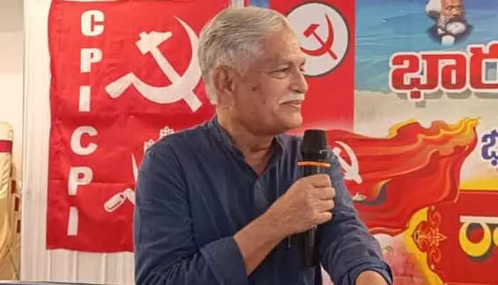 పెరుగుతున్న ప్రైవేటీకరణ ప్రమాదం: మీడియా అకాడమీ చైర్మన్ శ్రీనివాస్ రెడ్డి పెరుగుతున్న ప్రైవేటీకరణ ప్రమాదం: మీడియా అకాడమీ చైర్మన్ శ్రీనివాస్ రెడ్డి