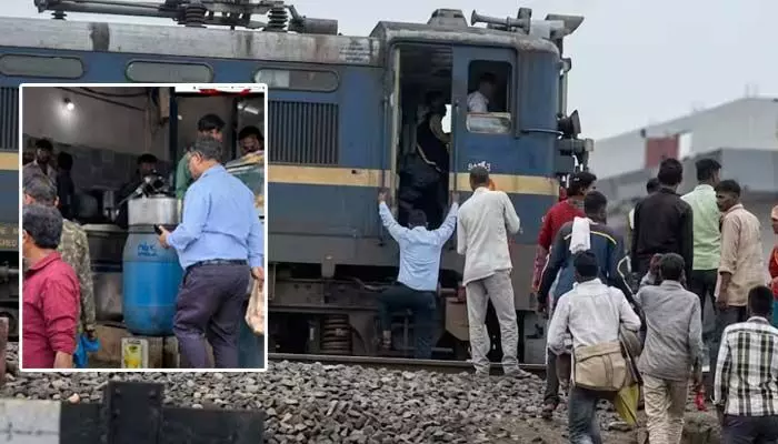 Fact Check: సమోసాల కోసం రైలును ఆపలేదు.. వైరల్ వీడియోపై రైల్వే క్లారిటీ! (వీడియో) Fact Check: సమోసాల కోసం రైలును ఆపలేదు.. వైరల్ వీడియోపై రైల్వే క్లారిటీ! (వీడియో)