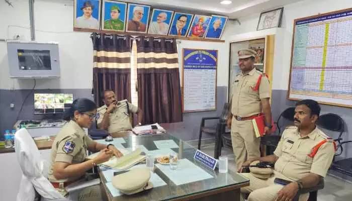 సోషల్ మీడియా దుష్ప్రచారంపై ఉక్కుపాదం సోషల్ మీడియా దుష్ప్రచారంపై ఉక్కుపాదం