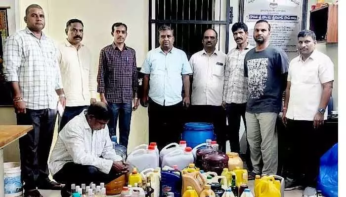 యూట్యూబ్ లో చూసి ఇంట్లోనే వైన్ తయారీ, నిందితుడి అరెస్ట్ యూట్యూబ్ లో చూసి ఇంట్లోనే వైన్ తయారీ, నిందితుడి అరెస్ట్