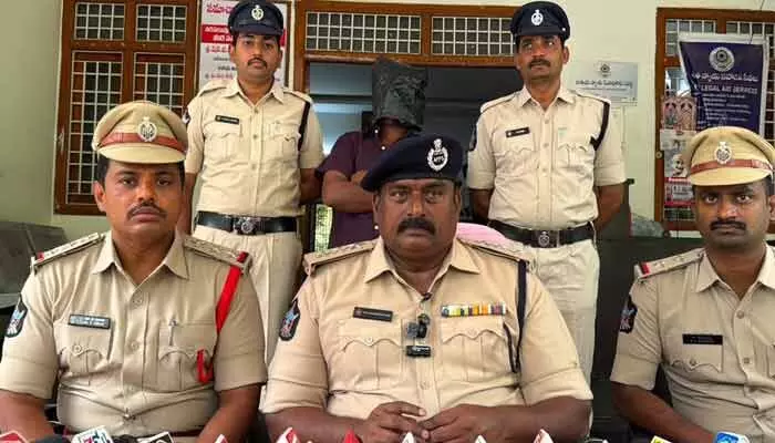 వరుసగా బైక్ చోరీలు.. నిందితుడి అరెస్ట్ వరుసగా బైక్ చోరీలు.. నిందితుడి అరెస్ట్
