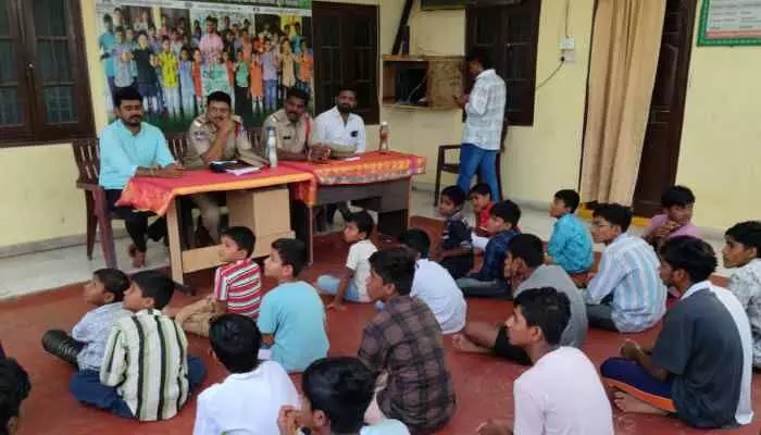అనాథ పిల్లలకు అండగా ఉప్పల్ పోలీసులు అనాథ పిల్లలకు అండగా ఉప్పల్ పోలీసులు