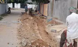 పైలాన్ కాలనీలో సీసీ రోడ్ల ధ్వంసంపై బీజేపీ ఆందోళన పైలాన్ కాలనీలో సీసీ రోడ్ల ధ్వంసంపై బీజేపీ ఆందోళన
