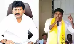 మాజీ ఎమ్మెల్యే తోపుదుర్తి ఇంటి వద్ద తీవ్ర ఉద్రిక్తత.. రాళ్లు, బీర్ బాటిళ్లతో..! మాజీ ఎమ్మెల్యే తోపుదుర్తి ఇంటి వద్ద తీవ్ర ఉద్రిక్తత.. రాళ్లు, బీర్ బాటిళ్లతో..!