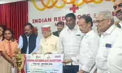 గవర్నర్ చేతుల మీదుగా సన్మానం గవర్నర్ చేతుల మీదుగా సన్మానం