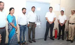 ఈవీఎం గోదాంను పరిశీలించిన జిల్లా కలెక్టర్ ఆశిష్ సాంగ్వాన్ ఈవీఎం గోదాంను పరిశీలించిన జిల్లా కలెక్టర్ ఆశిష్ సాంగ్వాన్
