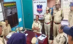 ఖమ్మం-II ఎక్సైజ్ స్టేషన్ను తనిఖీ చేసిన డిప్యూటీ కమిషనర్ సోమిరెడ్డి ఖమ్మం-II ఎక్సైజ్ స్టేషన్ను తనిఖీ చేసిన డిప్యూటీ కమిషనర్ సోమిరెడ్డి