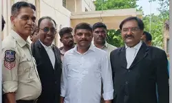 ఆర్మూర్ కోర్టుకు హాజరైన ఎమ్మెల్సీ తీన్మార్ మల్లన్న ఆర్మూర్ కోర్టుకు హాజరైన ఎమ్మెల్సీ తీన్మార్ మల్లన్న