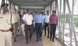 ప్రయాణికుల సౌకర్యాలపై దృష్టి.. నాలుగు రైల్వే స్టేషన్లను తనిఖీ చేసిన జీఎం ప్రయాణికుల సౌకర్యాలపై దృష్టి.. నాలుగు రైల్వే స్టేషన్లను తనిఖీ చేసిన జీఎం