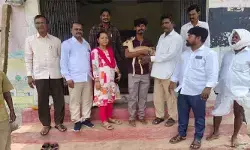 గొర్రెల కాపరికి దొరికిన జింక పిల్లను అటవీ శాఖకు అప్పగింత