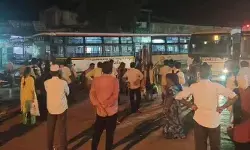 ​హుజురాబాద్ బస్టాండ్‌లో ప్రయాణికుల ఆందోళన, 3 గంట‌లుగా !