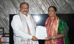 కడియం శ్రీహరి పై టీపీసీసీ చీఫ్కు కొండా సురేఖ ఫిర్యాదు కడియం శ్రీహరి పై టీపీసీసీ చీఫ్కు కొండా సురేఖ ఫిర్యాదు
