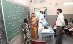 విద్యార్థులను తీర్చిదిద్దడంలో ఉపాధ్యాయుల పాత్ర కీలకం : కలెక్టర్ కుమార్ దీపక్