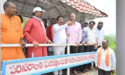 ఖైరిగూడ ఓసీని సందర్శించిన ఎంపీ, ఎమ్మెల్యే