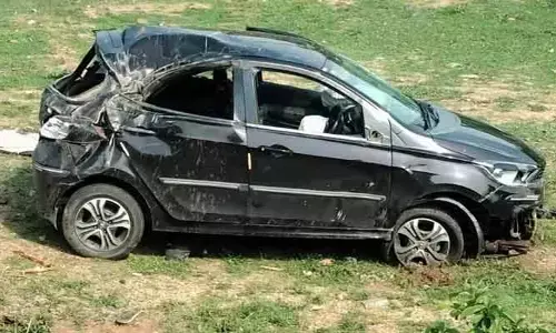 రోడ్డు ప్రమాదంలో ఒకరు మృతి.. నలుగురికి తీవ్ర గాయాలు
