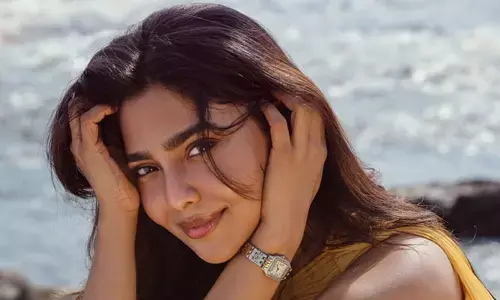ఆమె నాలో ఎంతో భావోద్వేగాన్ని కలిగించింది.. స్టేజ్‌పై కన్నీళ్లు పెట్టుకున్న ఐశ్వర్య లక్ష్మి