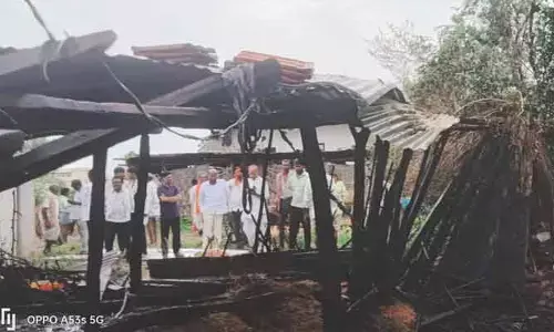 షార్ట్‌సర్క్యూట్‌తో పశువుల పాక దగ్ధం.. రూ. లక్ష మేర నష్టం