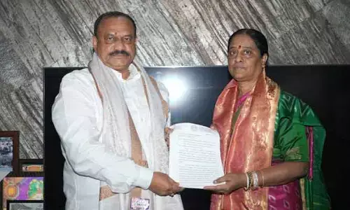 కడియం శ్రీహరి పై టీపీసీసీ చీఫ్‌కు కొండా సురేఖ ఫిర్యాదు