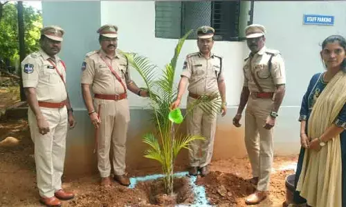 సాంకేతిక సేవలను ప్రజలకు చేరవేయాలి : సీపీ అంబర్ కిషోర్ ఝా