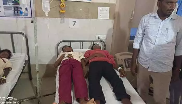 పీటీజీ హాస్టల్లో విషాహారం కలకలం.. 70 మంది విద్యార్థులు ఆసుపత్రి పాలు పీటీజీ హాస్టల్లో విషాహారం కలకలం.. 70 మంది విద్యార్థులు ఆసుపత్రి పాలు