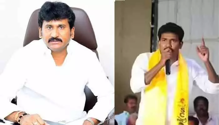 మాజీ ఎమ్మెల్యే తోపుదుర్తి ఇంటి వద్ద తీవ్ర ఉద్రిక్తత.. రాళ్లు, బీర్ బాటిళ్లతో..! మాజీ ఎమ్మెల్యే తోపుదుర్తి ఇంటి వద్ద తీవ్ర ఉద్రిక్తత.. రాళ్లు, బీర్ బాటిళ్లతో..!