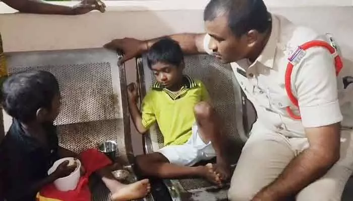 అక్రమ సంబంధాలతో పిల్లల జీవితాలు ఆగం.. అక్రమ సంబంధాలతో పిల్లల జీవితాలు ఆగం..