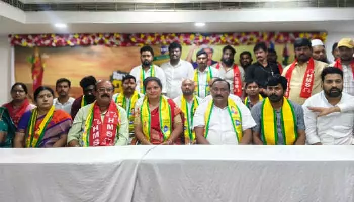 నా కంఠంలో ప్రాణం ఉన్నంతవరకు బీఆర్ఎస్ తో కలవను నా కంఠంలో ప్రాణం ఉన్నంతవరకు బీఆర్ఎస్ తో కలవను