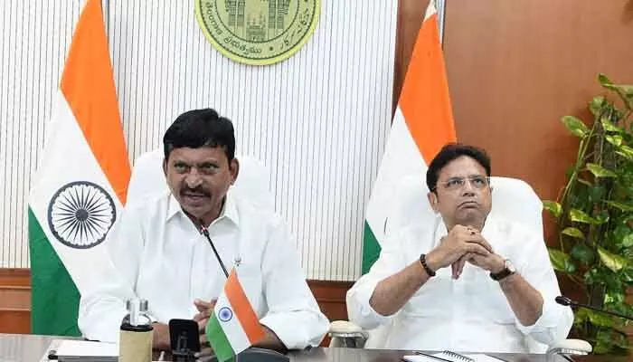 స్టీల్, సిమెంట్ ధరలు తగ్గించాలి : మంత్రులు పొంగులేటి శ్రీనివాసరెడ్డి, శ్రీధర్ బాబు స్టీల్, సిమెంట్ ధరలు తగ్గించాలి : మంత్రులు పొంగులేటి శ్రీనివాసరెడ్డి, శ్రీధర్ బాబు
