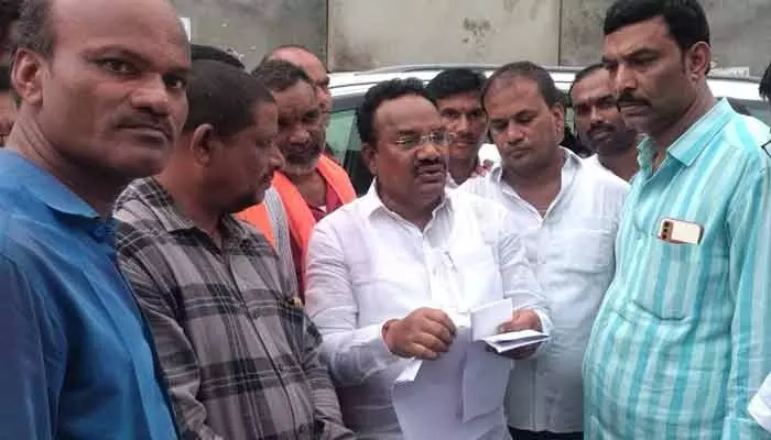 రెబ్బెన వ్యాపారులకు న్యాయం చేస్తాం : ఎంపీ గోడం నగేష్ రెబ్బెన వ్యాపారులకు న్యాయం చేస్తాం : ఎంపీ గోడం నగేష్