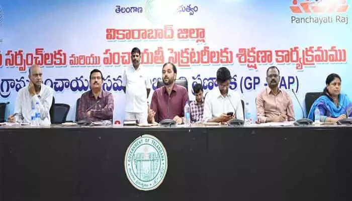 గ్రామ పంచాయతీ అభివృద్ధికి సర్పంచులు, సెక్రటరీలు కృషి చేయాలి గ్రామ పంచాయతీ అభివృద్ధికి సర్పంచులు, సెక్రటరీలు కృషి చేయాలి