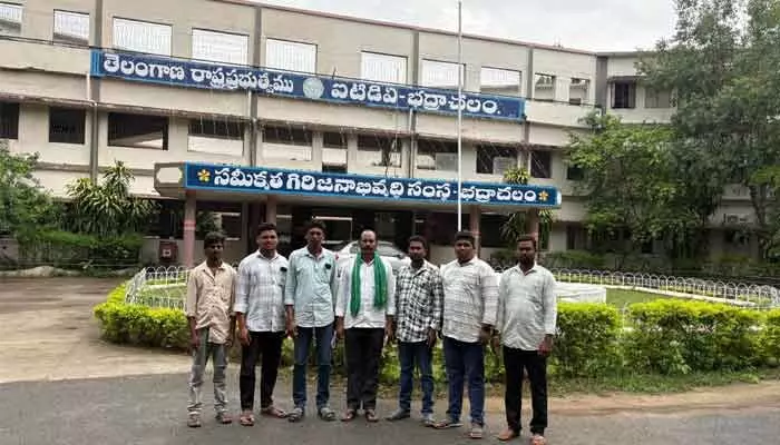 గిరిజన బాలుడి మృతిపై ఐటీడీఏ పీఓకు ఆదివాసీ సంఘాల ఫిర్యాదు గిరిజన బాలుడి మృతిపై ఐటీడీఏ పీఓకు ఆదివాసీ సంఘాల ఫిర్యాదు