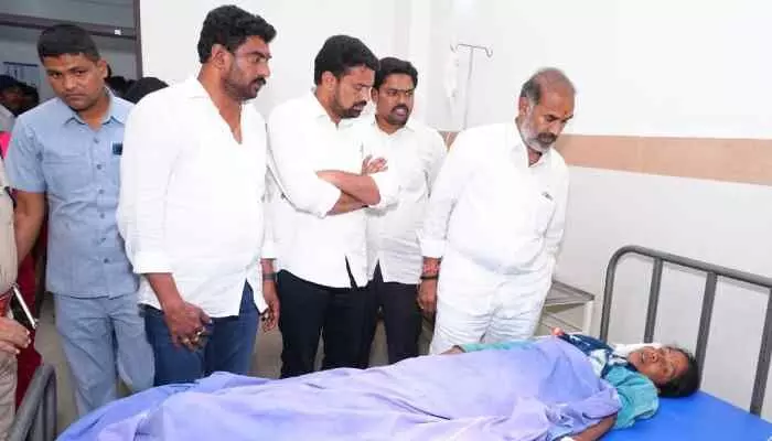 ఘోర రోడ్డు ప్రమాదంపై ప్రభుత్వ విప్ ఆది శ్రీనివాస్ తీవ్ర దిగ్భ్రాంతి ఘోర రోడ్డు ప్రమాదంపై ప్రభుత్వ విప్ ఆది శ్రీనివాస్ తీవ్ర దిగ్భ్రాంతి
