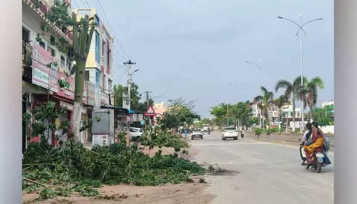 మూడు రోజులుగా రైతులకు ఇక్కట్లు.. మూడు రోజులుగా రైతులకు ఇక్కట్లు..