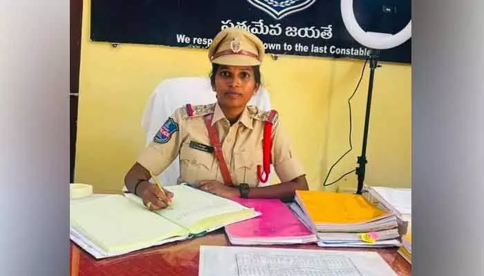 సమర్థవంతమైన పోలీసింగ్కు కృషి చేస్తా : ఎస్ఐ తేజస్విని సమర్థవంతమైన పోలీసింగ్కు కృషి చేస్తా : ఎస్ఐ తేజస్విని