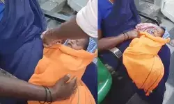 రైల్వే ట్రాక్ ప్లాట్ఫామ్ పక్కనున్న డ్రైనేజీలో పసికందు రైల్వే ట్రాక్ ప్లాట్ఫామ్ పక్కనున్న డ్రైనేజీలో పసికందు