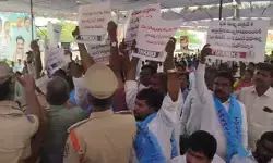 చేపల మార్కెట్ శంకుస్థాపనలో మంత్రి వాకిటి శ్రీహరికి నిరసన సెగ చేపల మార్కెట్ శంకుస్థాపనలో మంత్రి వాకిటి శ్రీహరికి నిరసన సెగ