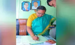 సమయపాలన పాటించని డాక్టర్లపై కలెక్టర్ ఆగ్రహం సమయపాలన పాటించని డాక్టర్లపై కలెక్టర్ ఆగ్రహం