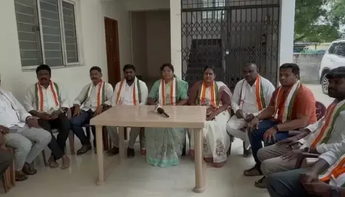 100 పడకల ఆసుపత్రిపై మాజీ ఎమ్మెల్యే డ్రామాలు