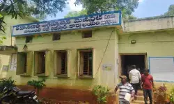 బతికుండగానే మరణ శాసనం.. పత్రాలన్నీ నకిలీయే బతికుండగానే మరణ శాసనం.. పత్రాలన్నీ నకిలీయే