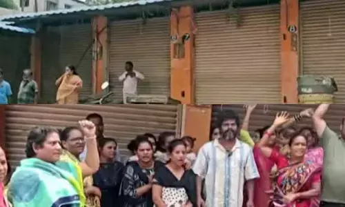 సింహాచలంలో హైటెన్షన్.. 13 షాపుల ఓనర్ల ఆత్మహత్యాయత్నం..!
